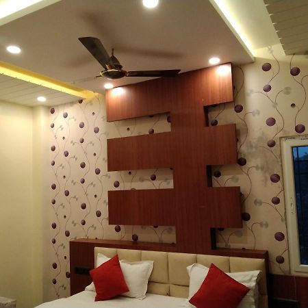 Hotel Delight Deluxe Pipra Dewās Exterior foto