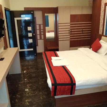 Hotel Delight Deluxe Pipra Dewās Exterior foto