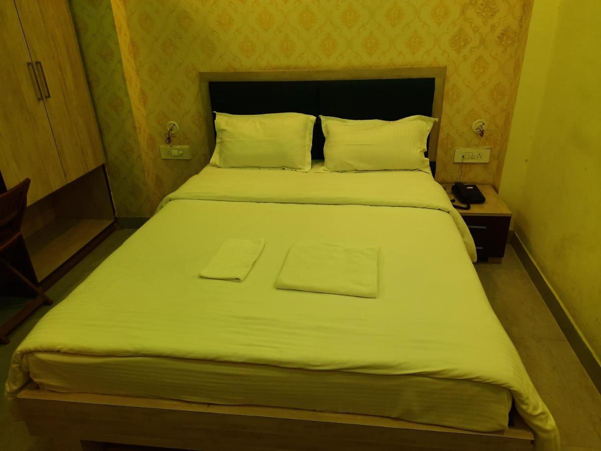Hotel Delight Deluxe Pipra Dewās Exterior foto