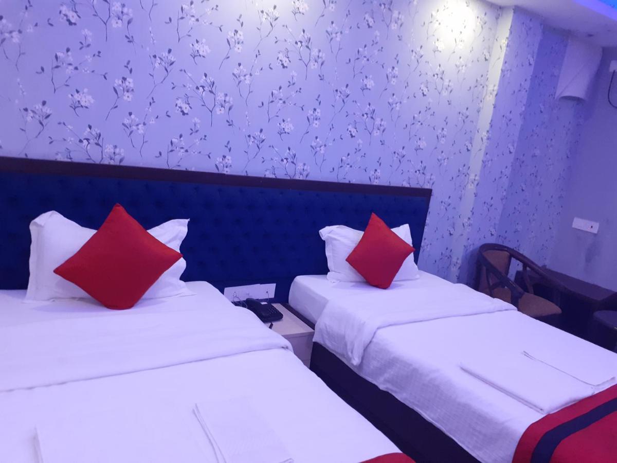 Hotel Delight Deluxe Pipra Dewās Exterior foto
