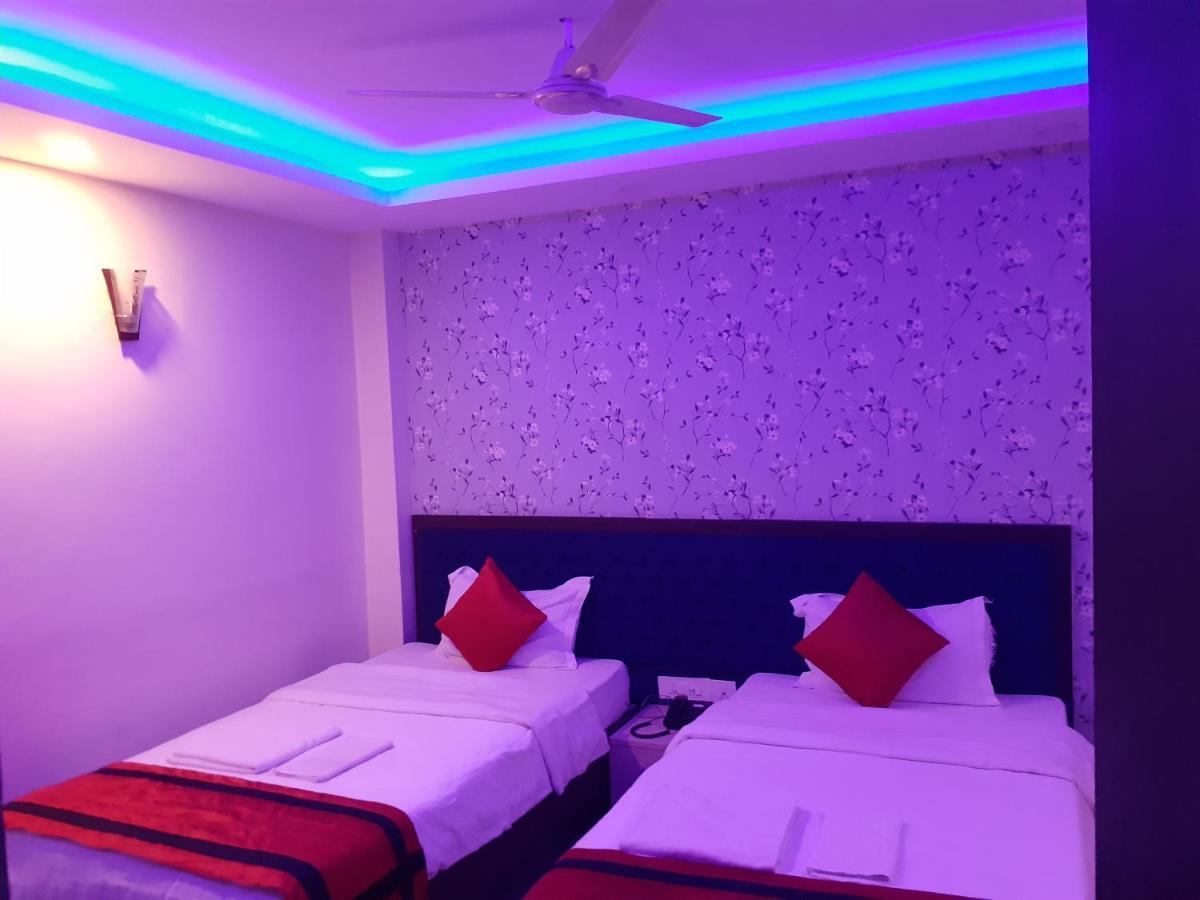 Hotel Delight Deluxe Pipra Dewās Exterior foto
