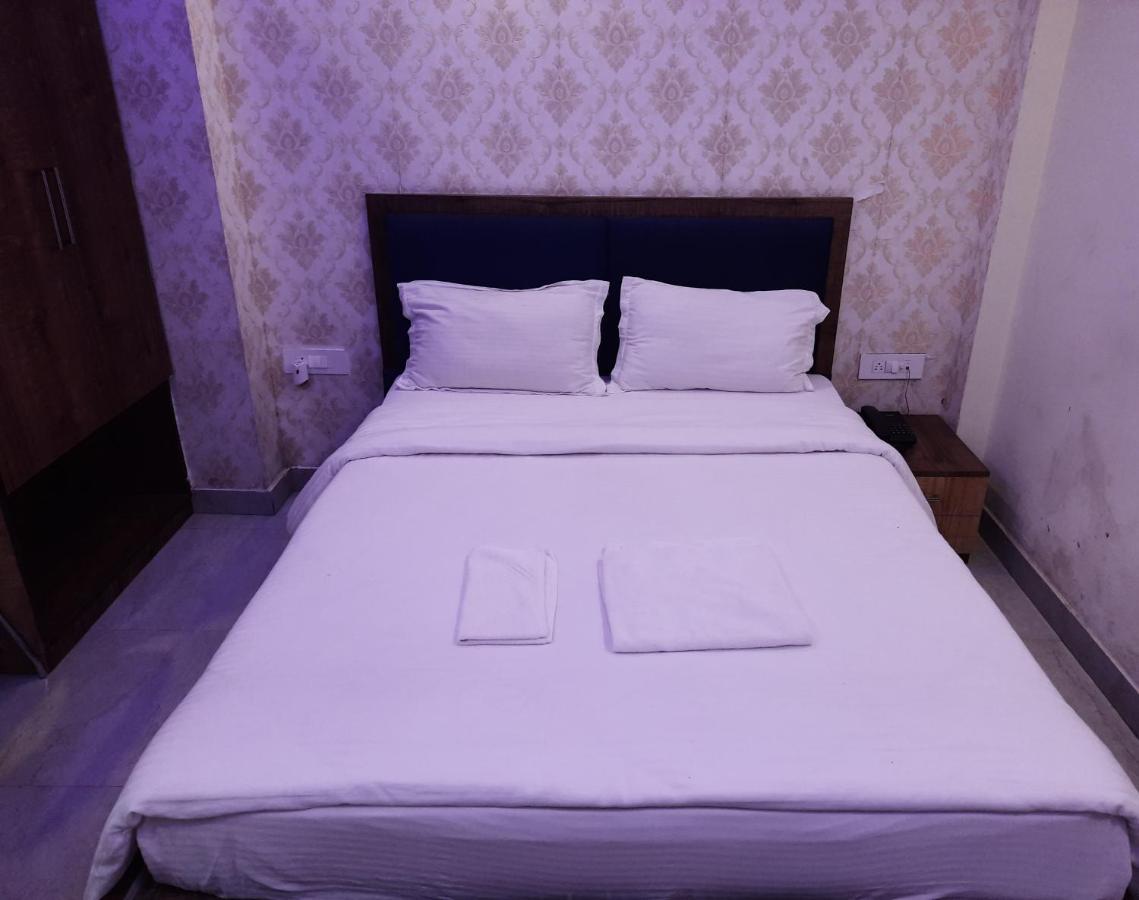 Hotel Delight Deluxe Pipra Dewās Exterior foto