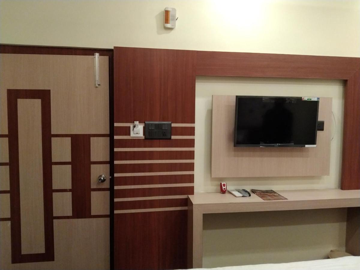 Hotel Delight Deluxe Pipra Dewās Exterior foto