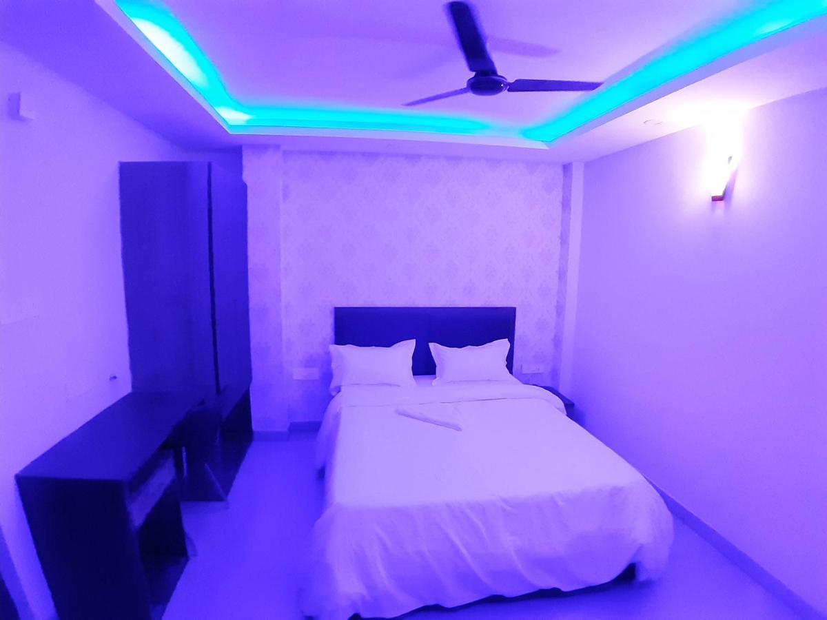 Hotel Delight Deluxe Pipra Dewās Exterior foto