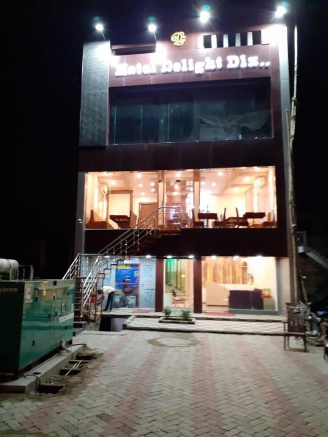 Hotel Delight Deluxe Pipra Dewās Exterior foto